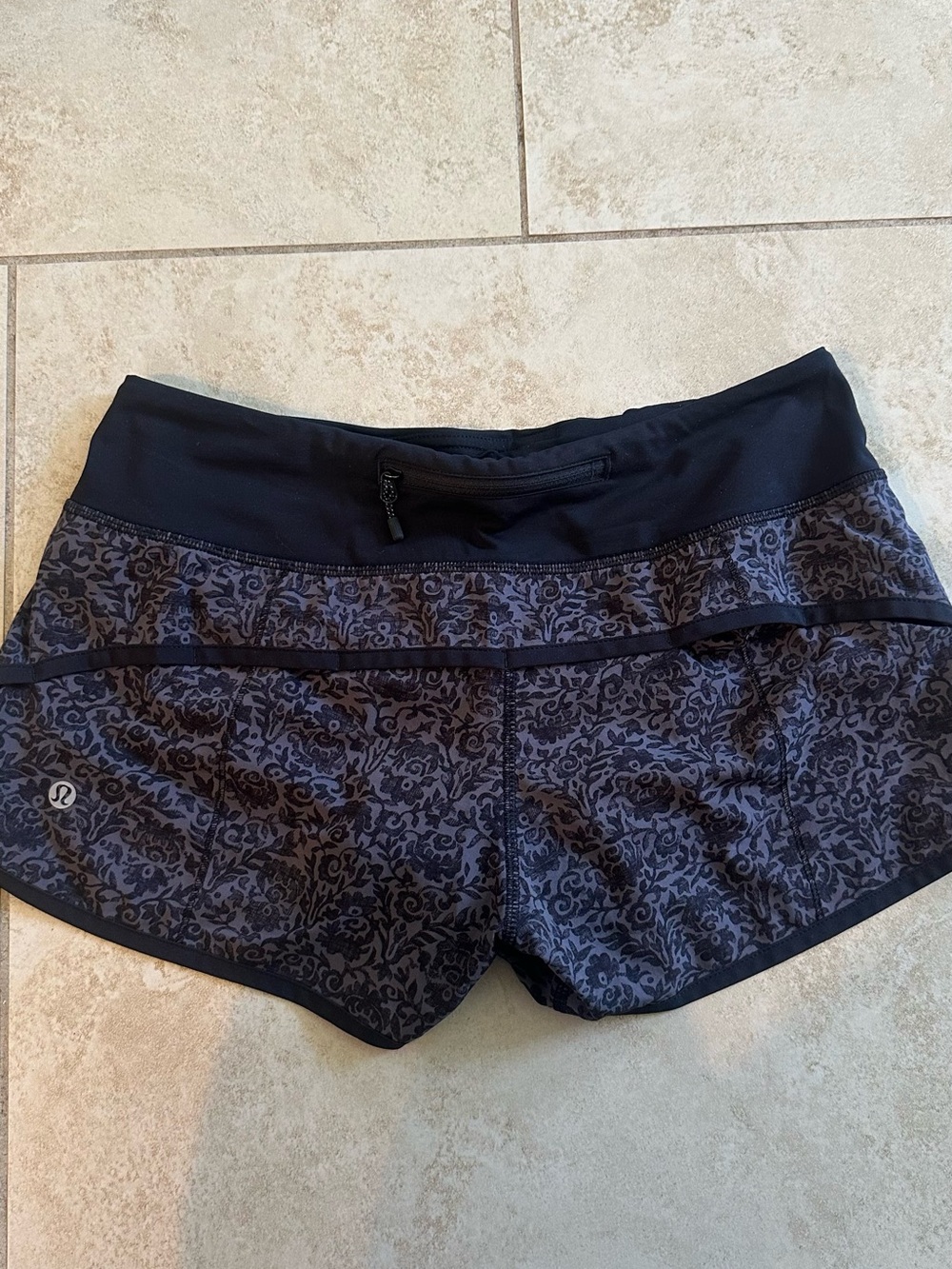 lululemon athletica Black grey floral speed Shorts size 4